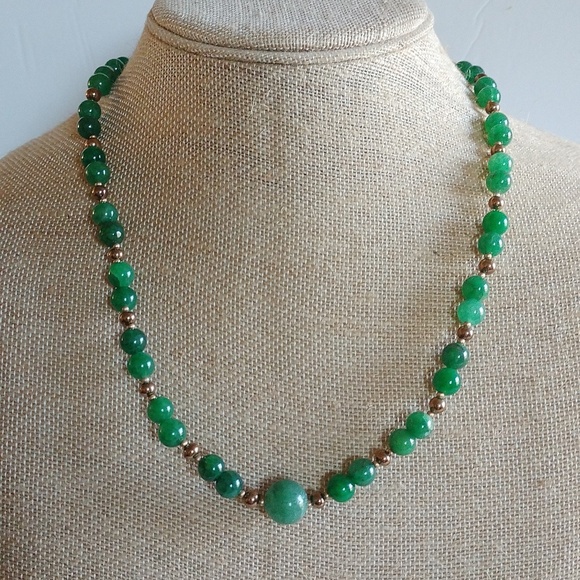 VINTAGE FAUX GREEN JADE NECKLACE WITH FAUX DIAMONDS FANCY CLASP  22" LONG - Picture 5 of 7